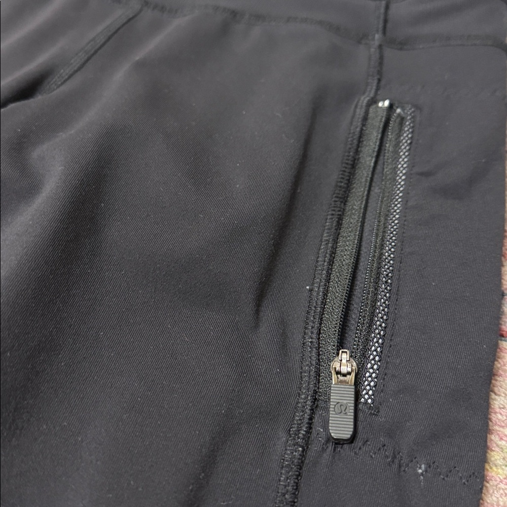 Lululemon size 4 Black Active Zip-Pocket Leggings - Picture 4 of 8